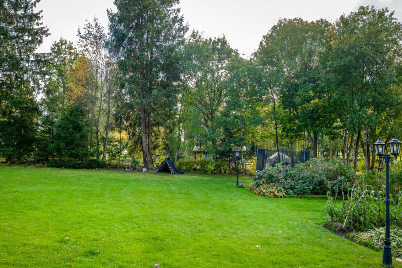 Theo & Lilis Countryside Apartment Эребру Экстерьер фото