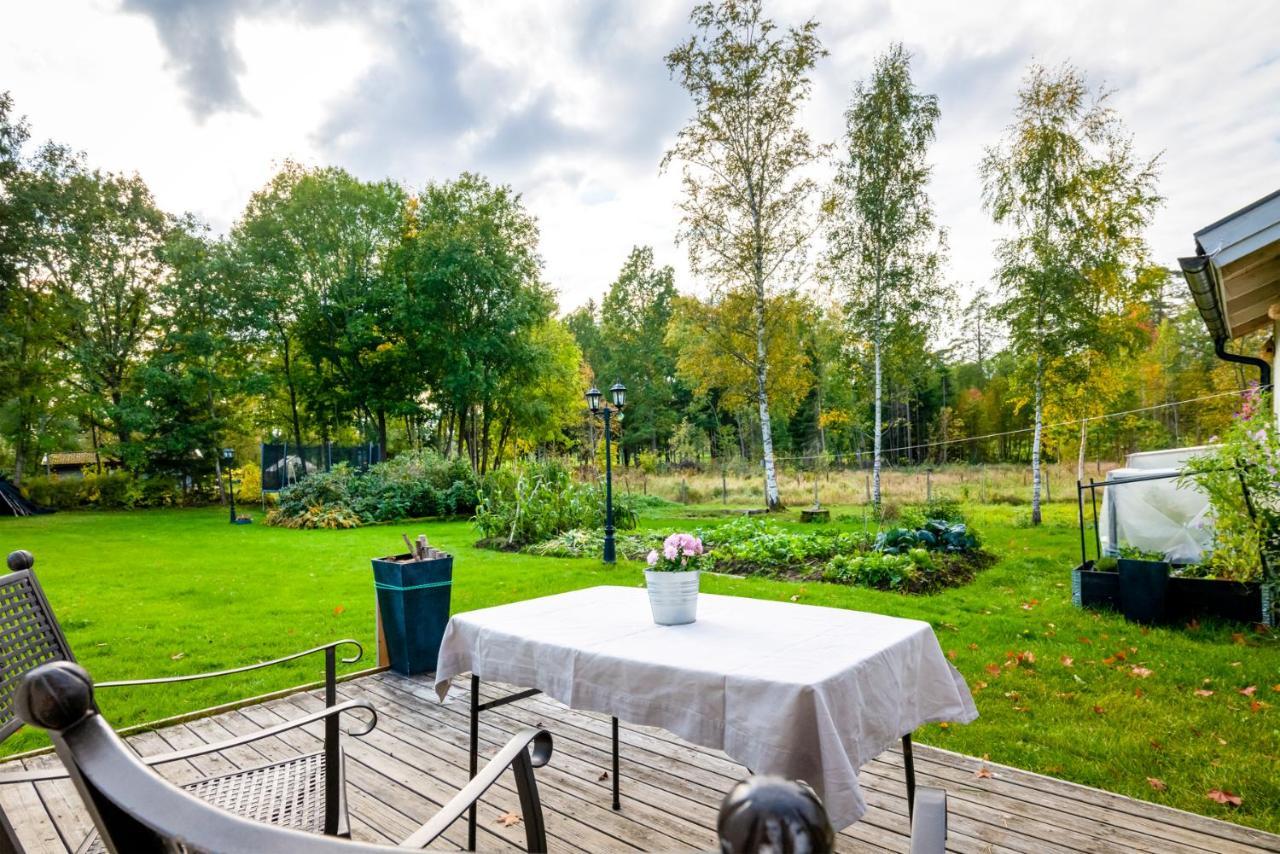 Theo & Lilis Countryside Apartment Эребру Экстерьер фото