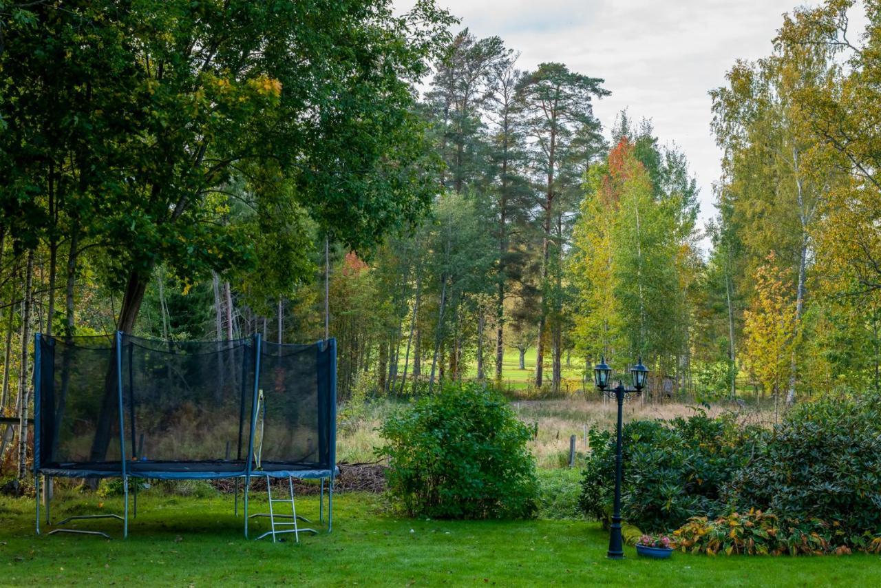 Theo & Lilis Countryside Apartment Эребру Экстерьер фото