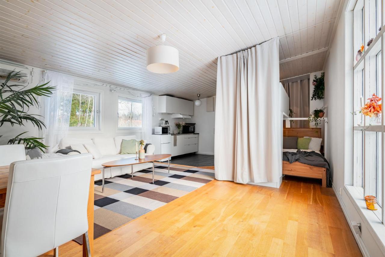 Theo & Lilis Countryside Apartment Эребру Экстерьер фото